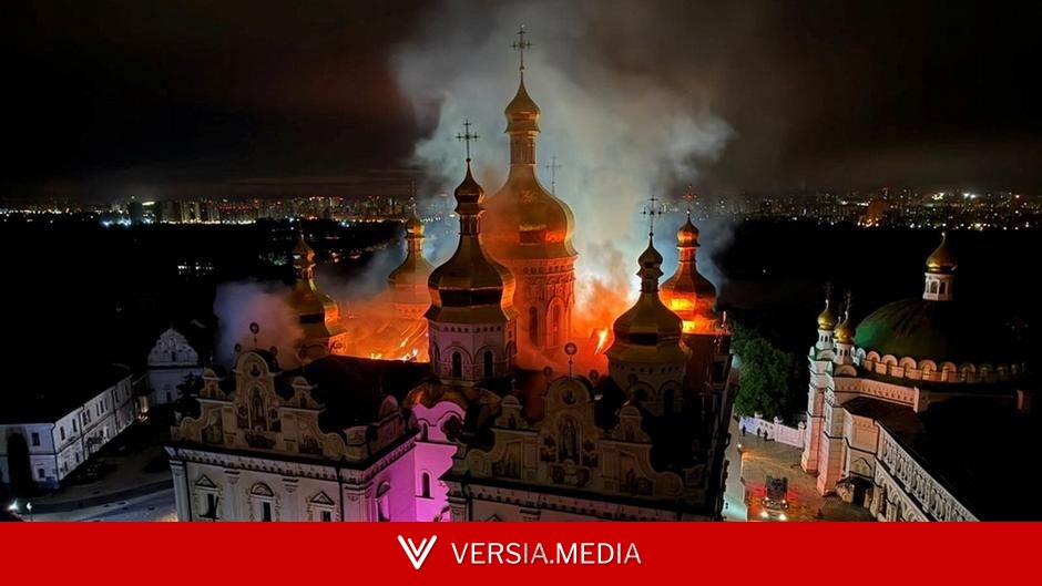 Russia strikes leave historic Kyiv cathedral in flames — World News | Versia.media