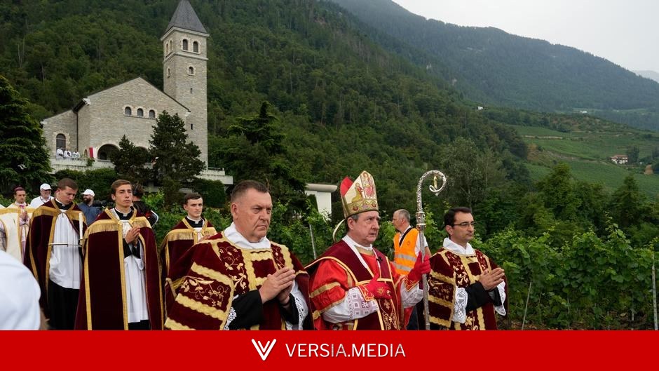 Breakaway Catholic group SSPX risks schism with Rome