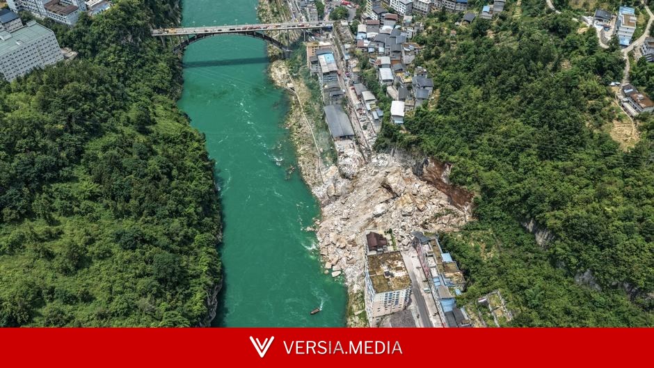 China: Landslide buries buildings, traps people in southwest
