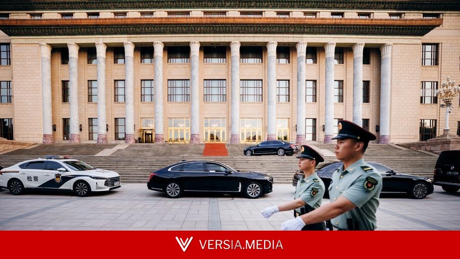 China detains two Japanese nationals on smuggling charges