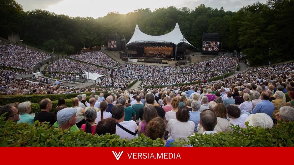 Germany news: Berlin's orchestra eases dress code amid heat