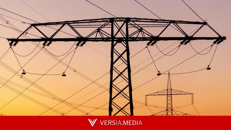Why heat waves heighten the risk of blackouts