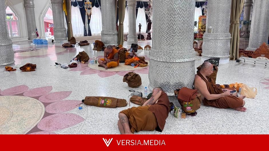 Thailand: Child crashes vehicle into group of monks