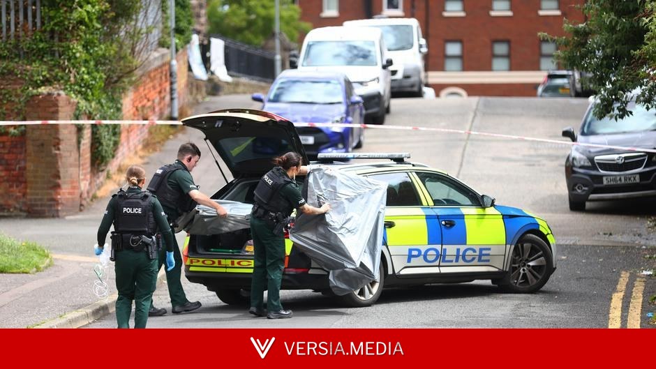 Northern Ireland: Police urge calm after 'sickening' Belfast stabbing — World News | Versia.media