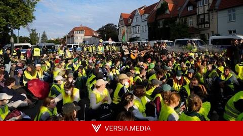 Germany news: AfD kicks off conference amid massive protests