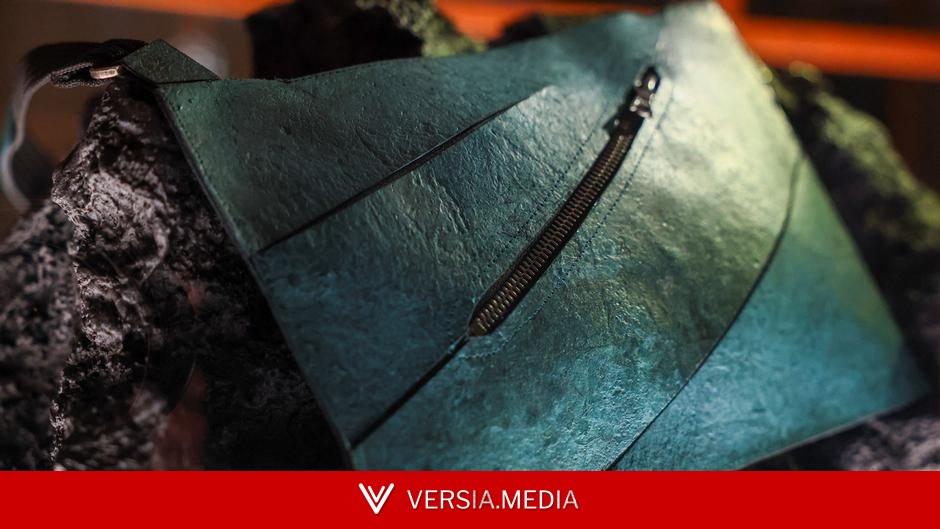 Lab-grown Tyrannosaurus leather bag fails to sell at auction β World News | Versia.media